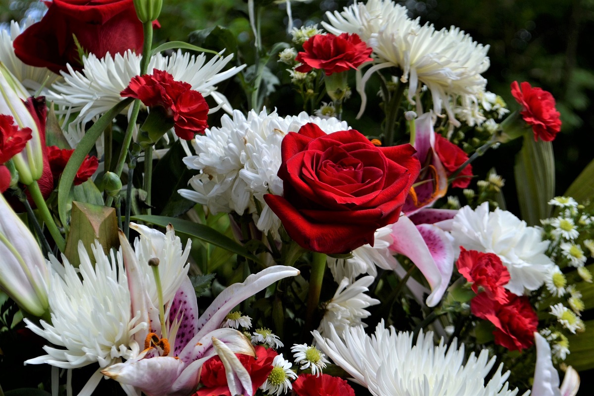Flower Arrangements | Funeral Cover Blog | Hippo.co.za