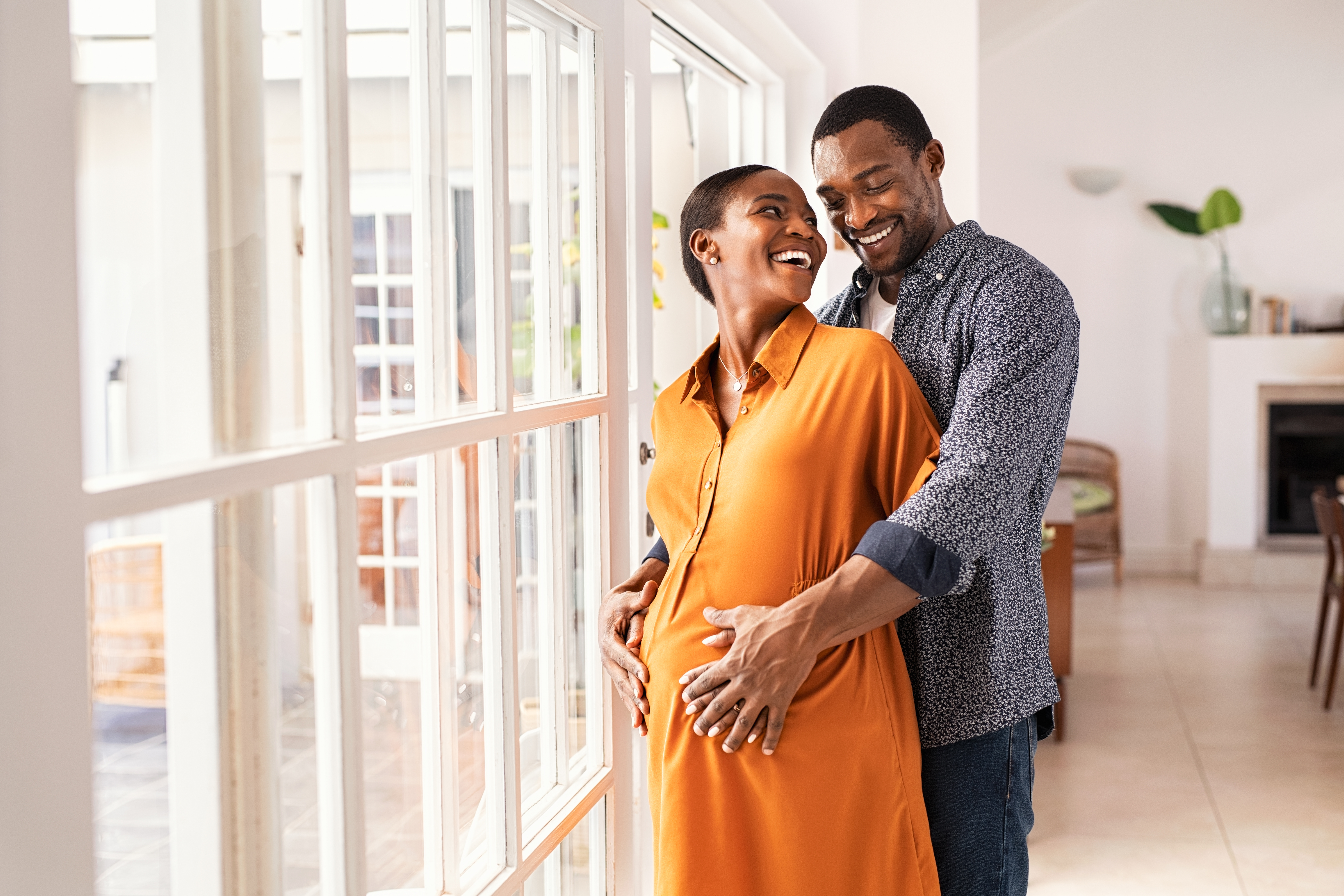 happy expectant couple because of medical aid coverage 